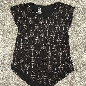Maurices Fitted Black and White Short Sleeve Tee